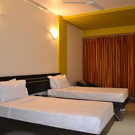 Hotel Embassy International Latur Ngoại thất bức ảnh