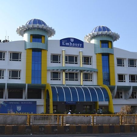 Hotel Embassy International Latur Ngoại thất bức ảnh