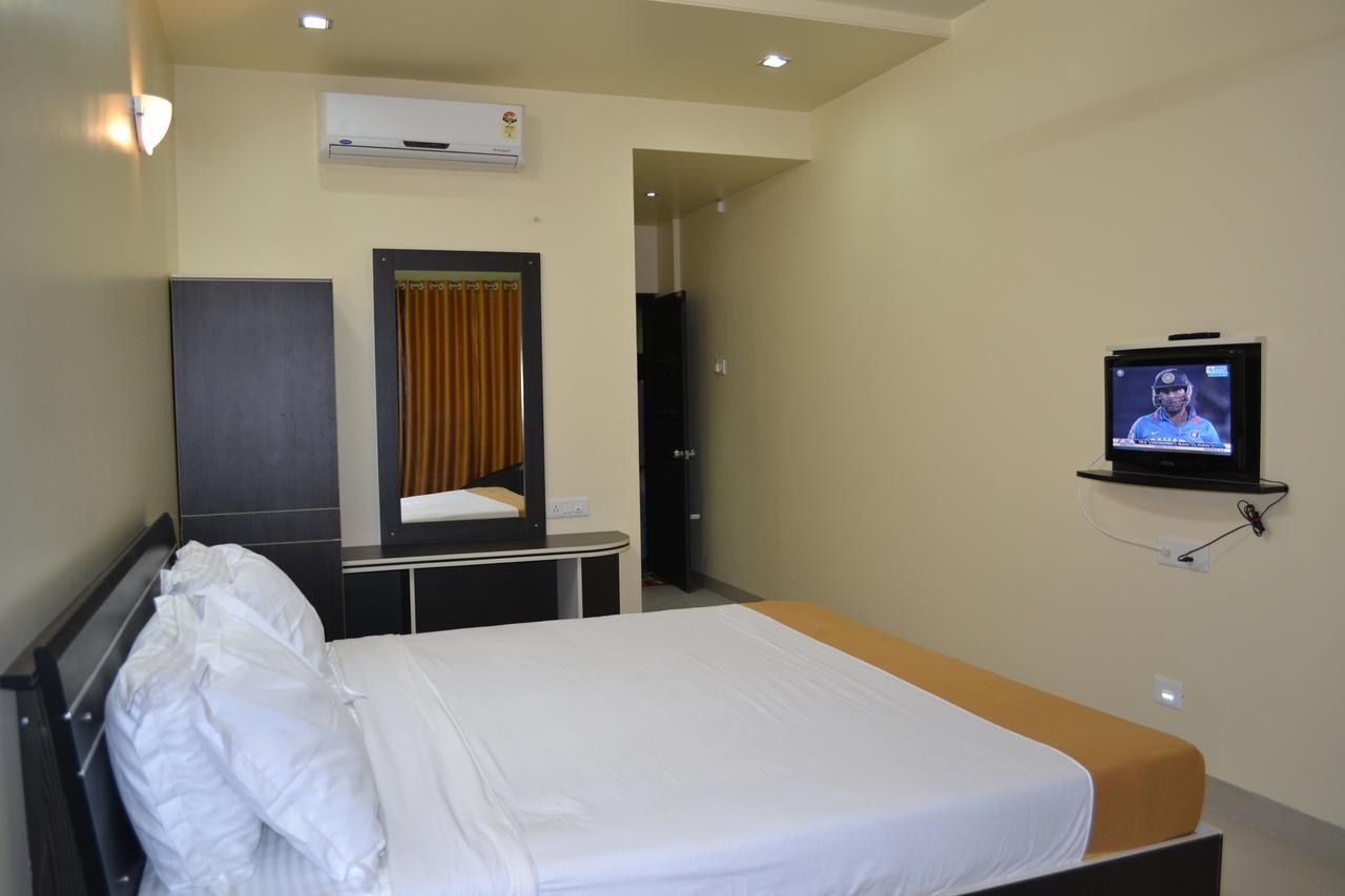 Hotel Embassy International Latur Ngoại thất bức ảnh